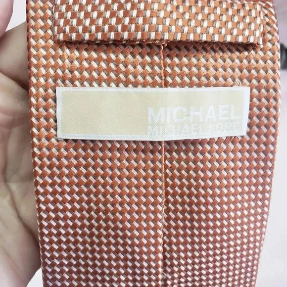 MICHAEL Michael Kors Sorento Grid 100% Silk Tie - Picture 2 of 3